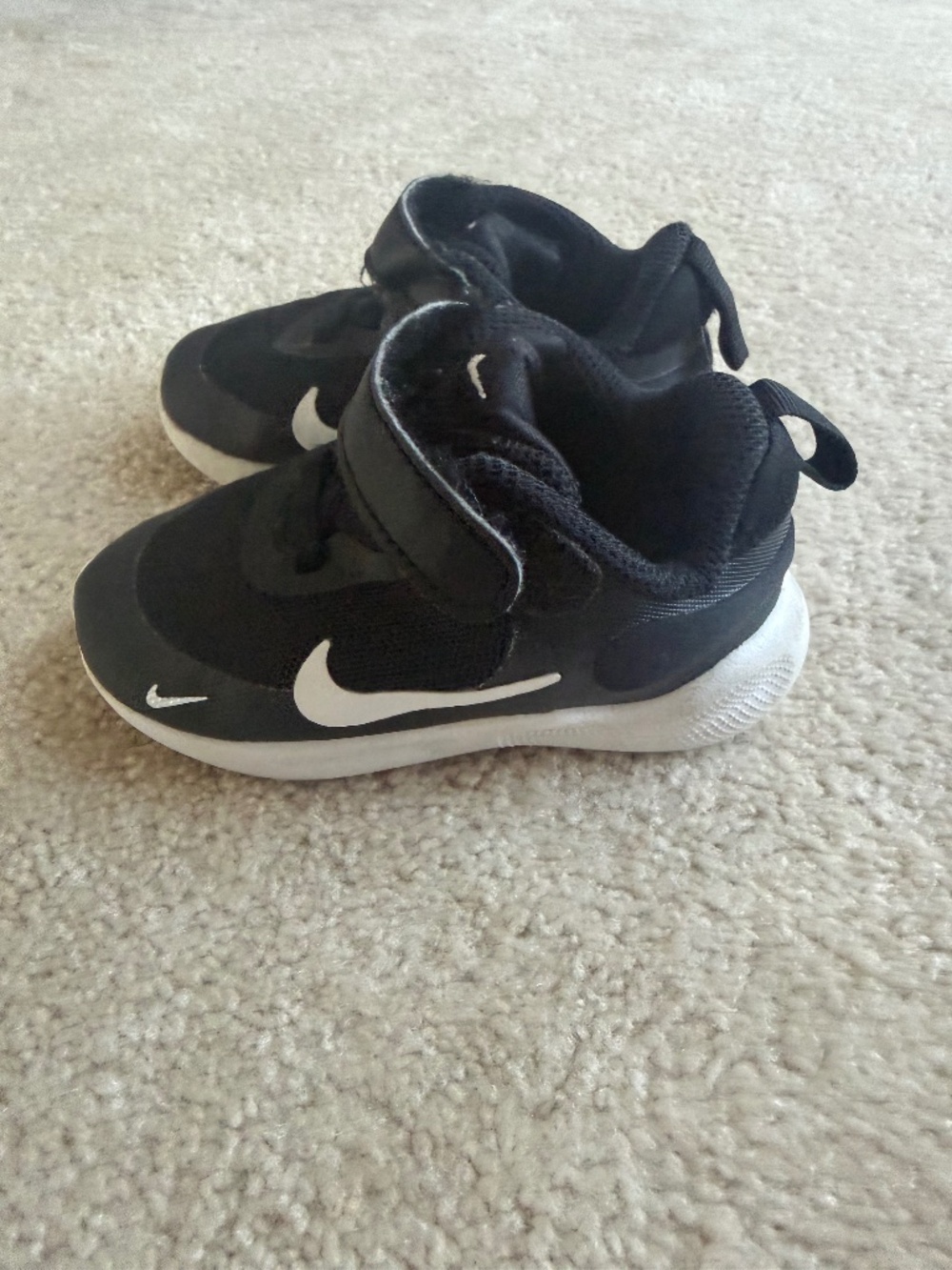 Nike size 5c shoes.